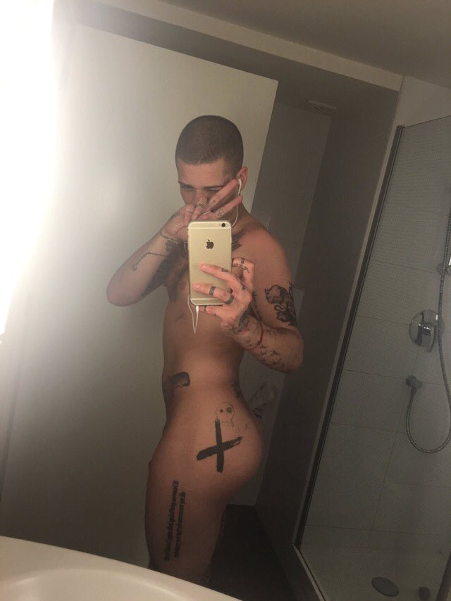 AngelSing261088's tweet photo. #ManCrushMonday is @ItsMickeyTaylor #MICKEYMONDAY #Misfits #dattass #tattoosgoals https://t.co/Qjb58IsM7i