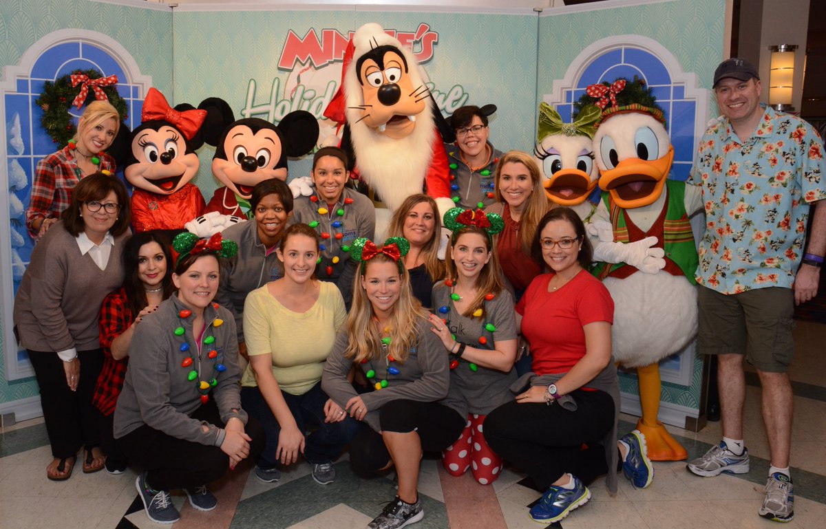 DCLMomNancy's tweet photo. It was absolute honor and pleasure to be a part of the #DisneyMP Training Weekend! What an amazing group of new panelists #DisneyMP2017 https://t.co/2aF8jJvxLY