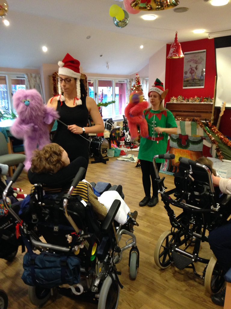 xmasforkids's tweet image. Fantastic morning with @AcornsHospice in the Black Country :) Amazing Christmassy atmosphere! #puppetpower #C4K2016