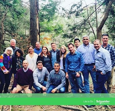 SE_Careers's tweet photo. Is this your favorite #SESelfie? Retweet to vote for @YKulp from the Chicago Grid! Vote each day until December 13! #LifeIsOn https://t.co/cWBN1aaouV