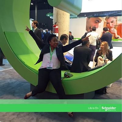 SE_Careers's tweet photo. Is this your favorite #SESelfie? Retweet to vote for Gwendolyn from Foxboro! Vote each day until December 13! #LifeIsOn https://t.co/i4pB3mXQyR