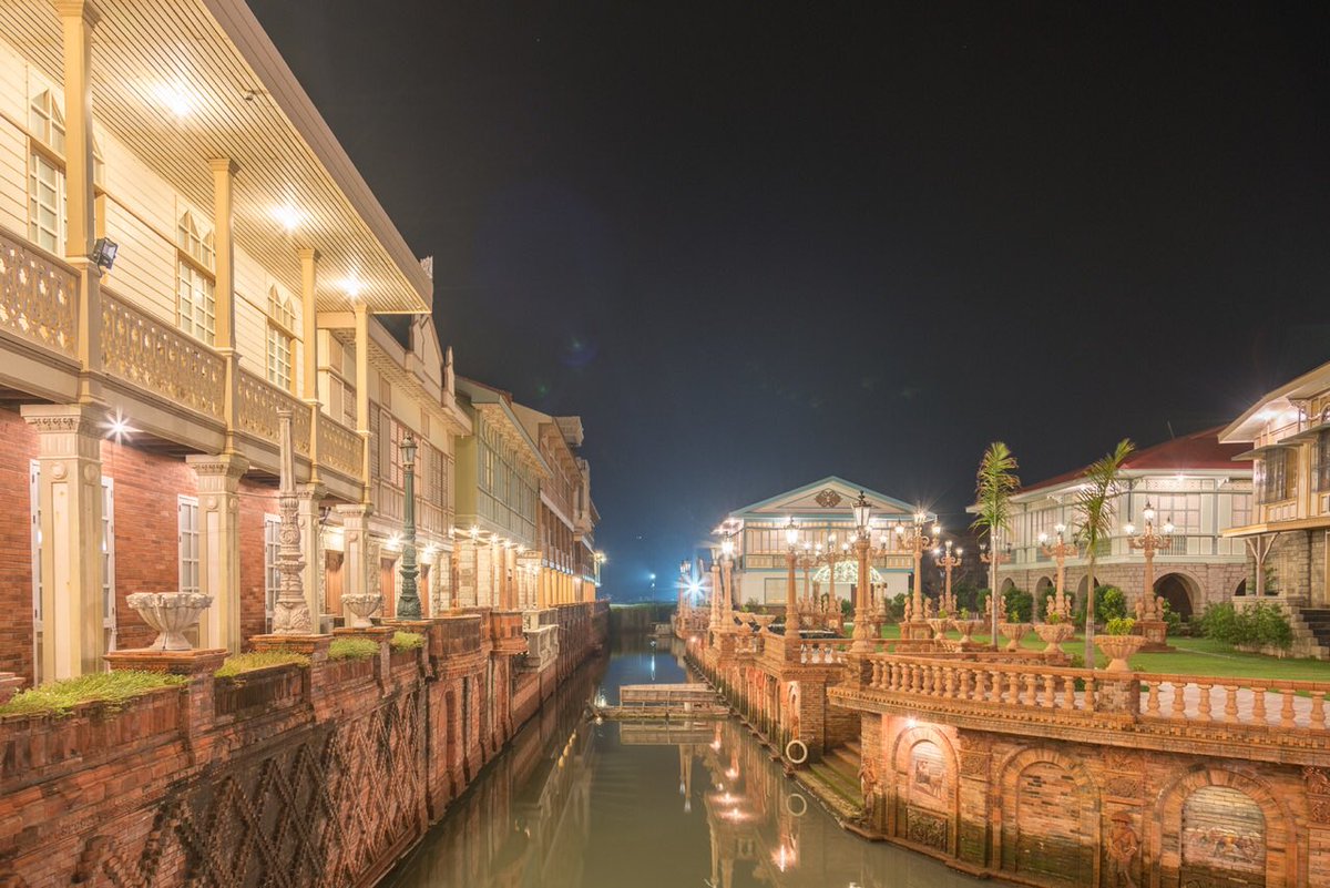 Nice night for a walk at Las Casas Filipinas de Acuzar || getlostwithus.com #adiaryofmisadventures 📷: <a href="/kayeolfindo/">Kaye Olfindo</a>