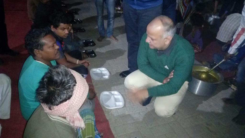 msisodia's tweet photo. दिल्ली सरकार के लंगरों का मकसद ऐसे लोगों को तीनों वक्त खाना उपलब्ध कराना है जिनका चूल्हा नोटबंदी की वजह से बंद हो गया है। 3/N https://t.co/oPRloxKWqg
