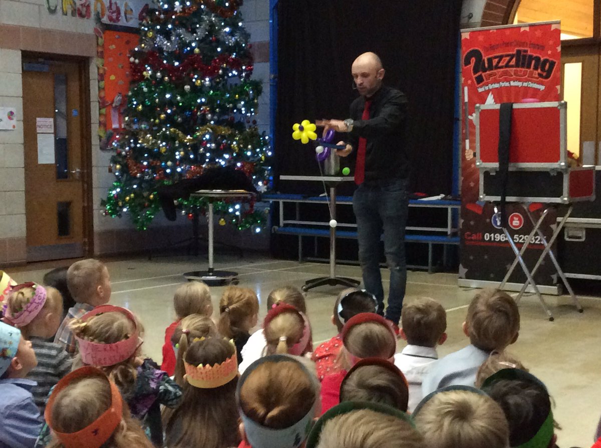 msboyes11's tweet photo. Amazing party day! Many thanks to Puzzling Paul! @BoothferryPS https://t.co/MTRbK6CJq9