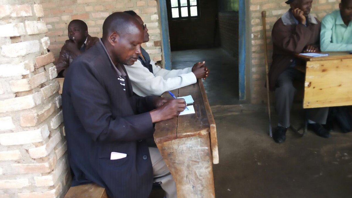 Rencontre communautaire zone #Jenda:Echange sur questions de paix, sécu et dvpt <a href="/Mmangacommune/">Commune MugongoManga</a>, la présidente du CC <a href="/ButoyiEvelyne/">Hon Evelyne Butoyi🇧🇮</a> s'exprime