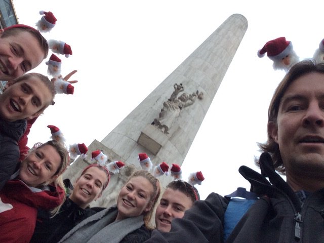 catalystglobal's tweet photo. #GlobalGoGive torch passed to @stranduitjes with awesome effect #teambuilding #fun @goteamguru #GoGiveLikeUs https://t.co/pdWW9nqn5X