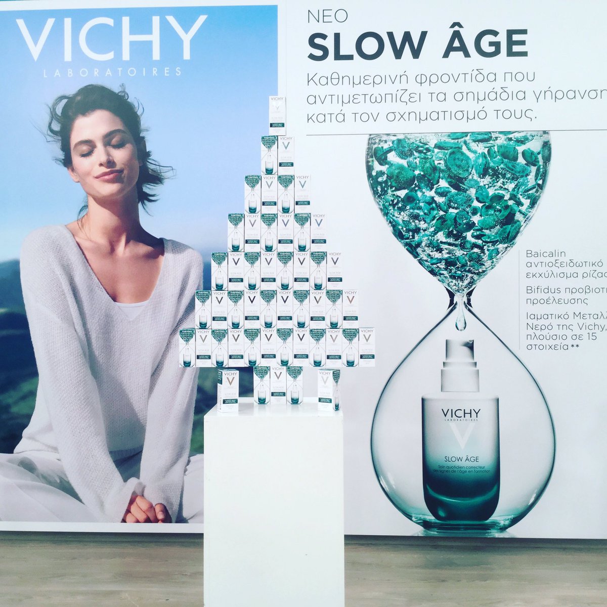 Καντε retweet κ 4 απο εσας κερδιζετε 1 τσαντακι με το slow age κ 2 ακομα προιοντα περιποιησης της VICHY 💖