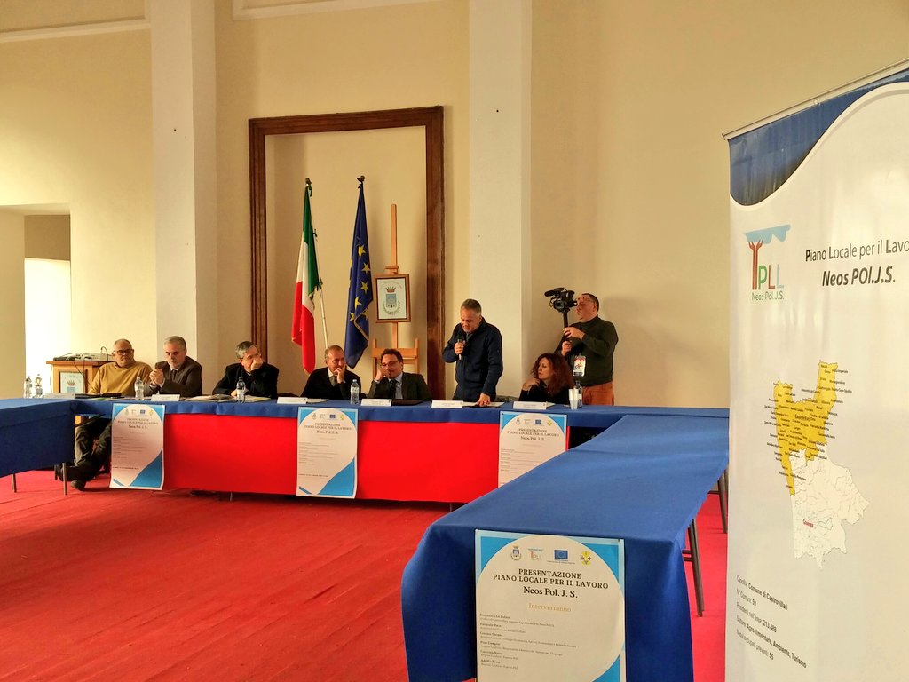PolPll's tweet photo. La presentazione del #PLL Neos Pol.J.S. nella Sala Consiliare del Comune #Castrovillari. https://t.co/7UfghchUHB