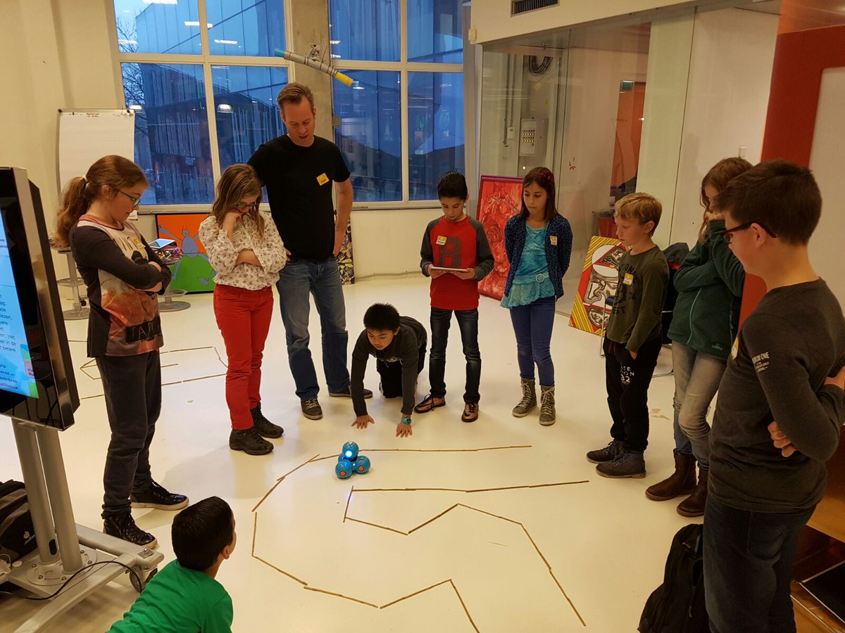 CoderDojoDelft's tweet image. &lt;!-- De laatste dojo van het jaar zit erop! Na onze winterslaap gaan we verder in 2017. Fijne dagen en tot volgend jaar! --&gt;