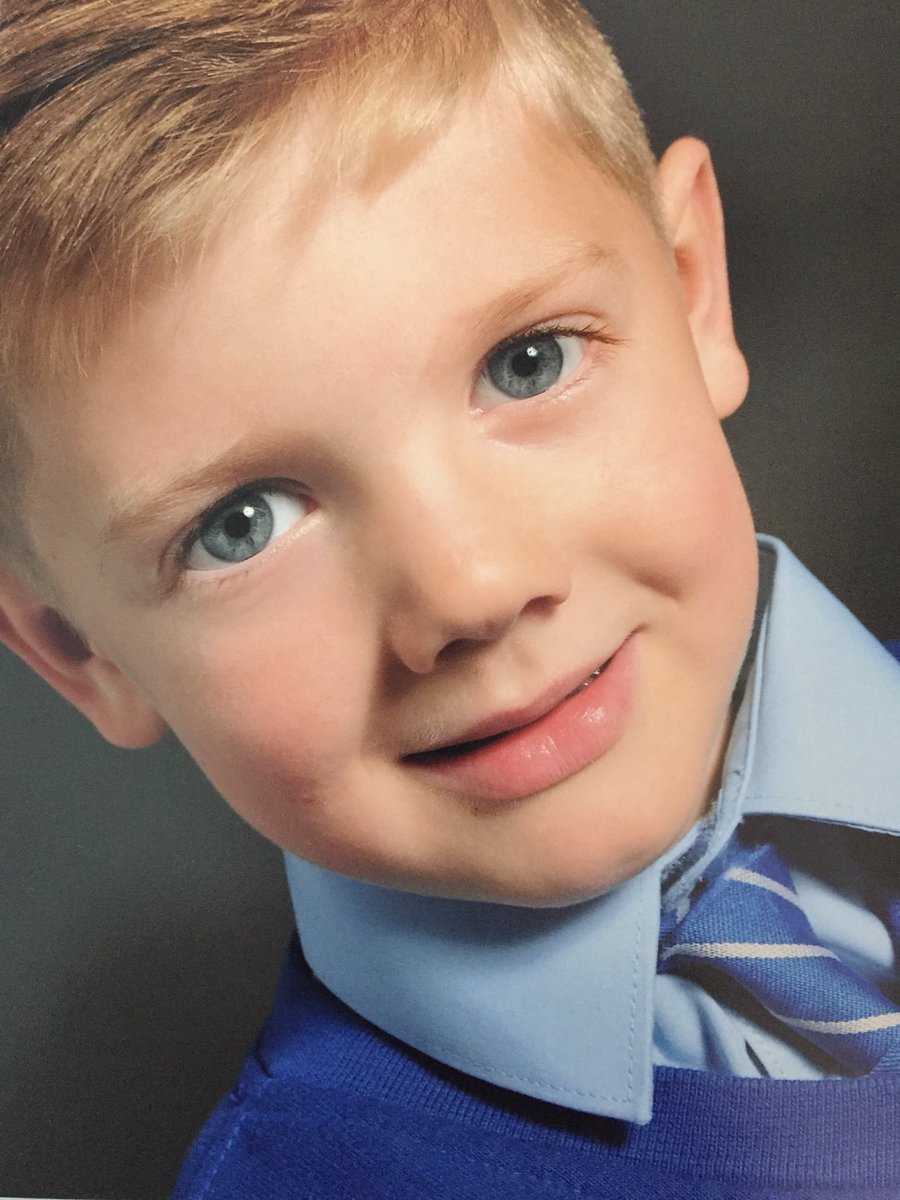 m_alirog's tweet photo. Not a lover of school pics in general but made an exception for this one 💙💙💙💙 #firstschoolpic #growinguptoofast 😍 https://t.co/UWbDZodpTD