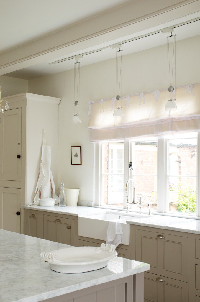 deVOLKitchens's tweet photo. A combination of original fitted cupboards & our Classic English cabinets work together perfectly in this stylish country kitchen. #style https://t.co/wPBcwkGUCo