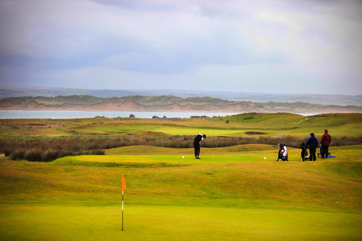 GolfTourEngland's tweet image. Sandy beaches, fossil cliffs, national parks and medieval towns. Oh, and there's golf too... @VisitDevon #DevonIsHeaven