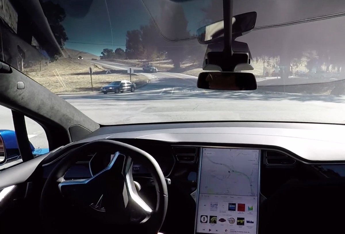 Teslarati's tweet image. Michigan becomes first state to approve the use of self-driving cars on public roads - teslarati.com/michigan-becom…
