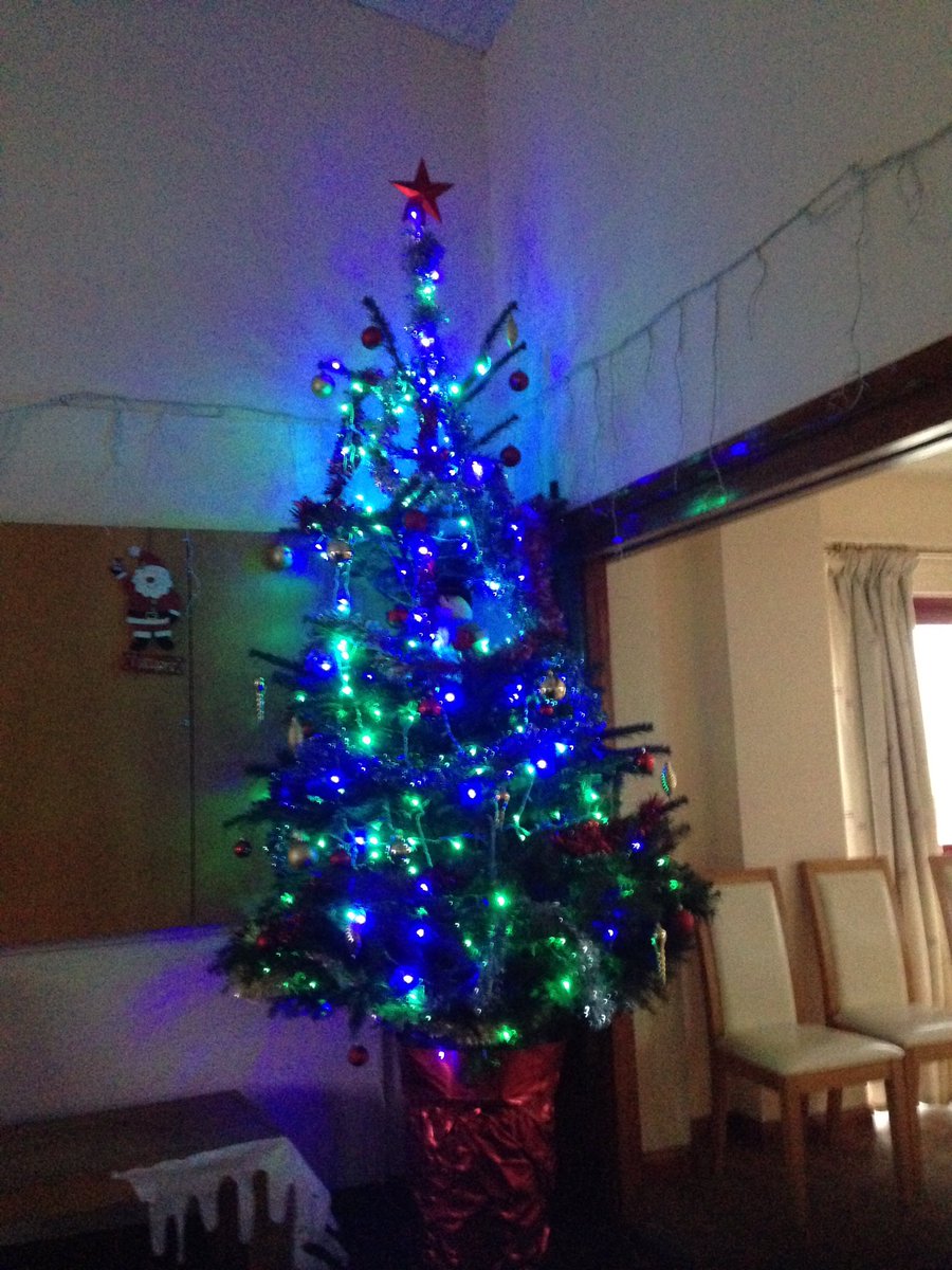 The tree is up as we get ready for Thursday's special lunch <a href="/smallbrookstad/">Smallbrook Stadium</a> with <a href="/IslandSpeedway/">Island Speedway</a> <a href="/Tesco/">Tesco</a> <a href="/IslandFoods1/">Island Foods</a>  and <a href="/danutd7/">Dan Partridge</a> #IOW