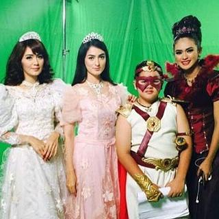 cristinatan_5's tweet photo. Yang kangen peran ka Icha @Rivamarissa jd protagonis. stay on Antv @_PMChristina @silviapuspita22 @Frizkamutiara1 @chellav @phurnamyshadii 😘 https://t.co/LXCFIofgWT
