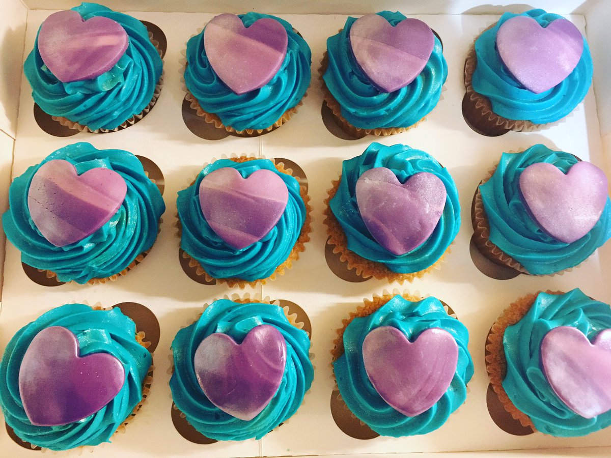 BakeryBumble1's tweet photo. These cupcakes are making our Monday a bit brighter! ππ #glutenfree #bumblebeebakery https://t.co/T2TU8IIEKh