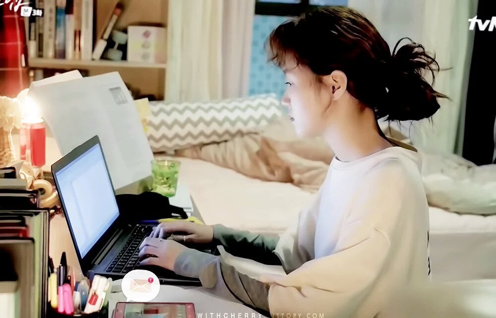 홍 설 tweet media