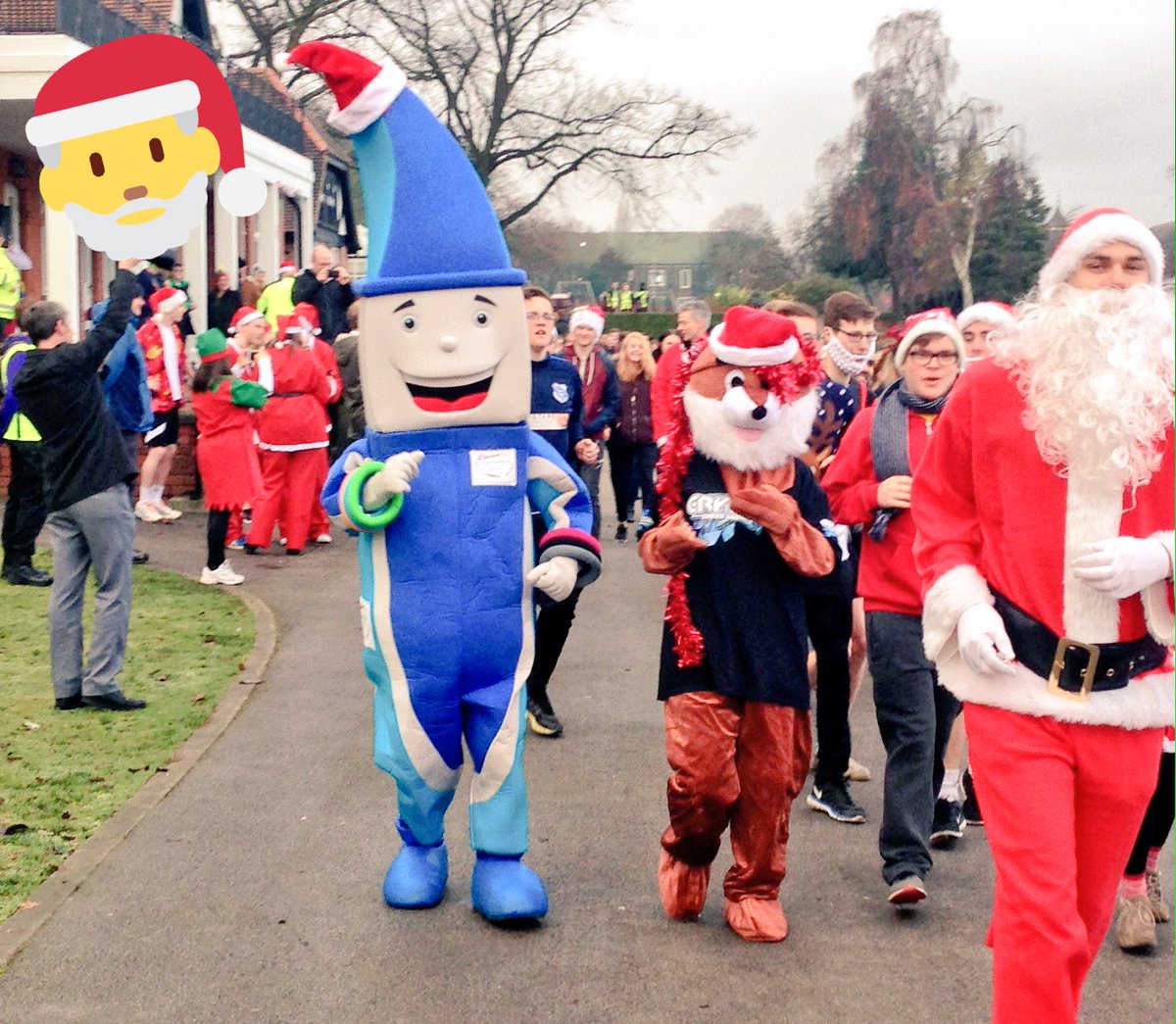 Crystal_Cheer's tweet photo. Flash had a blast this morning with sporty spire at the Santa dash! Thank you @ChesterfieldAC #santadash2016 https://t.co/e72jZHlzie