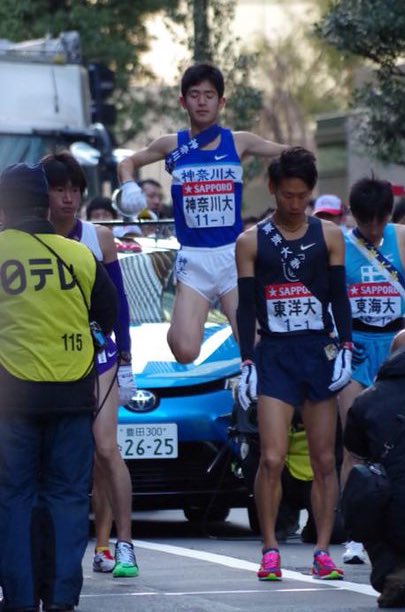 箱根駅伝17油布ジャンプ1区号砲直前にする選手に注目 ながらtv Com