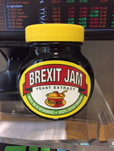 bondvigilantes's tweet photo. I love it when brands let you customise their products for Christmas. https://t.co/gfyRir8Wnb