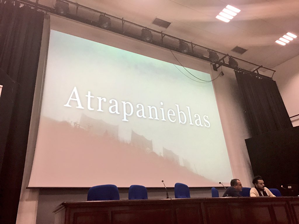 CooperacionUMA's tweet photo. El alumno Gabriel Gálvez nos enseña el documental @AtrNieblas realizado durante su estancia de cooperación. https://t.co/tqWLXOw6YH