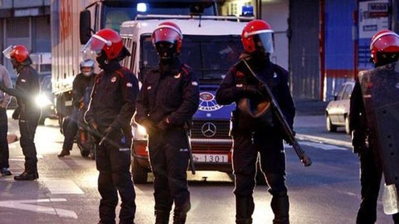 argia's tweet photo. Europan biztanleko polizia kopururik handiena duen herrialdea da Euskal Herria, Txipreren atzetik https://t.co/8O1PE9cHEK https://t.co/IcmlCYydAl