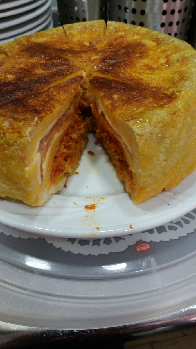 casaelcateto's tweet photo. Pastel de atún, york y queso. https://t.co/UlQQne13ky