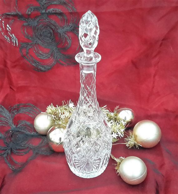 babsrowe's tweet photo. #vintagemambo #cutglass #decanter #differencemakesus #crystalglass #carafe #Stuartcrystal, diamond shape  https://t.co/uJaviLVKkM https://t.co/QCaQcUBnrx