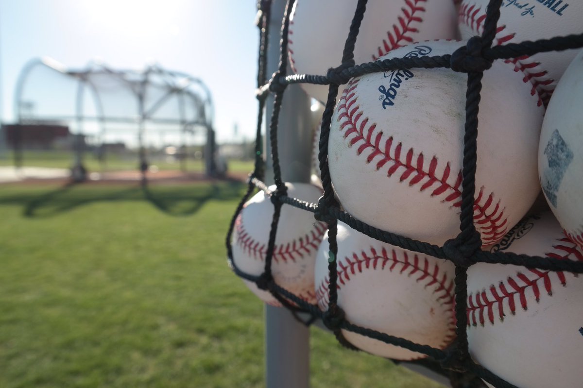 Cubs's tweet photo. Baseball is around the corner. Promise. #MondayMotivation https://t.co/Ix7IOdFZLp