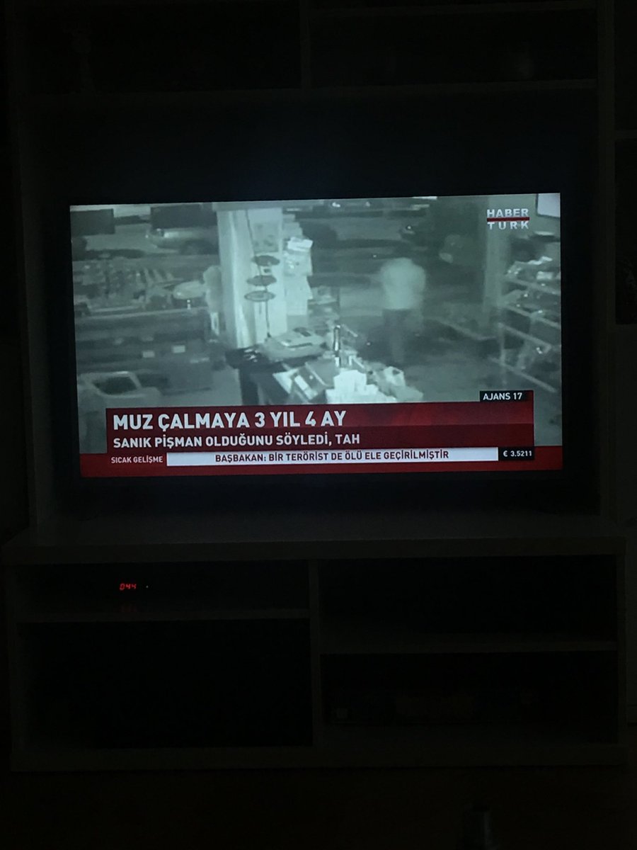 otekidunyali's tweet photo. Muz çalmaya 3 yıl, manisada parkta spor yapan hamile kadina saldiran comara serbestlik. Ne guzel ulke https://t.co/BOZzgtrEOu