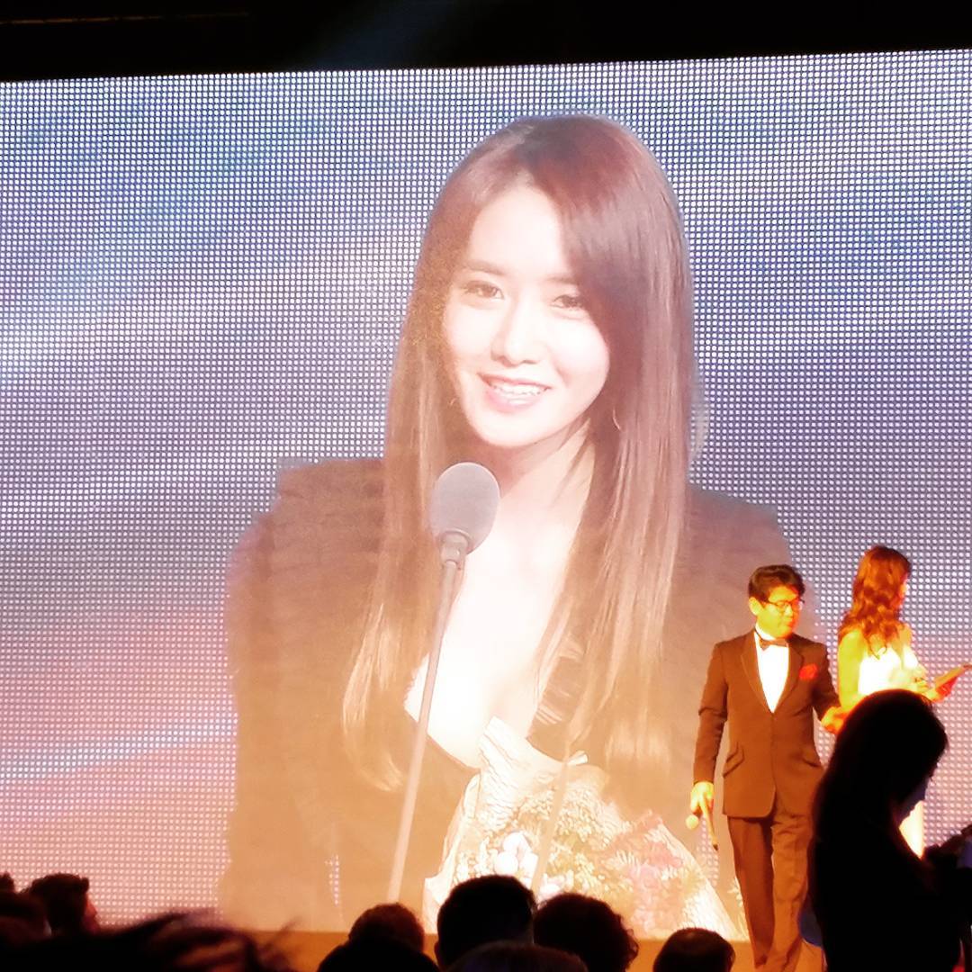 [PIC][12-12-2016]YoonA tham dự "The 31th KOREA BEST DRESSER 2016 SWAN AWARD" vào tối nay CzearuqUcAEqGjY