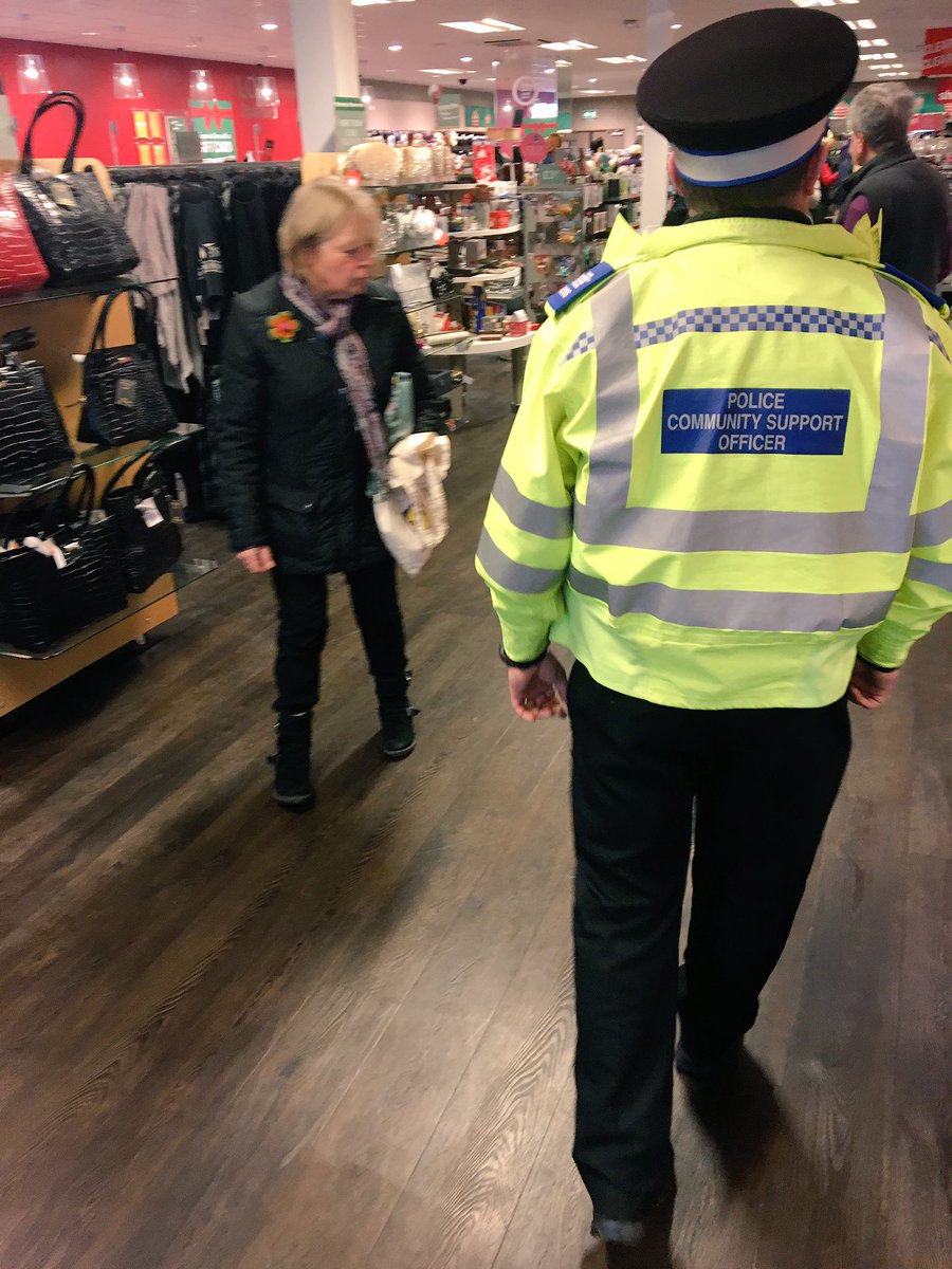 StratfordCops's tweet photo. Visible patrols in the town this afternoon #preventingtheft currently up at the @MaybirdRetail https://t.co/3QYadYEsyn