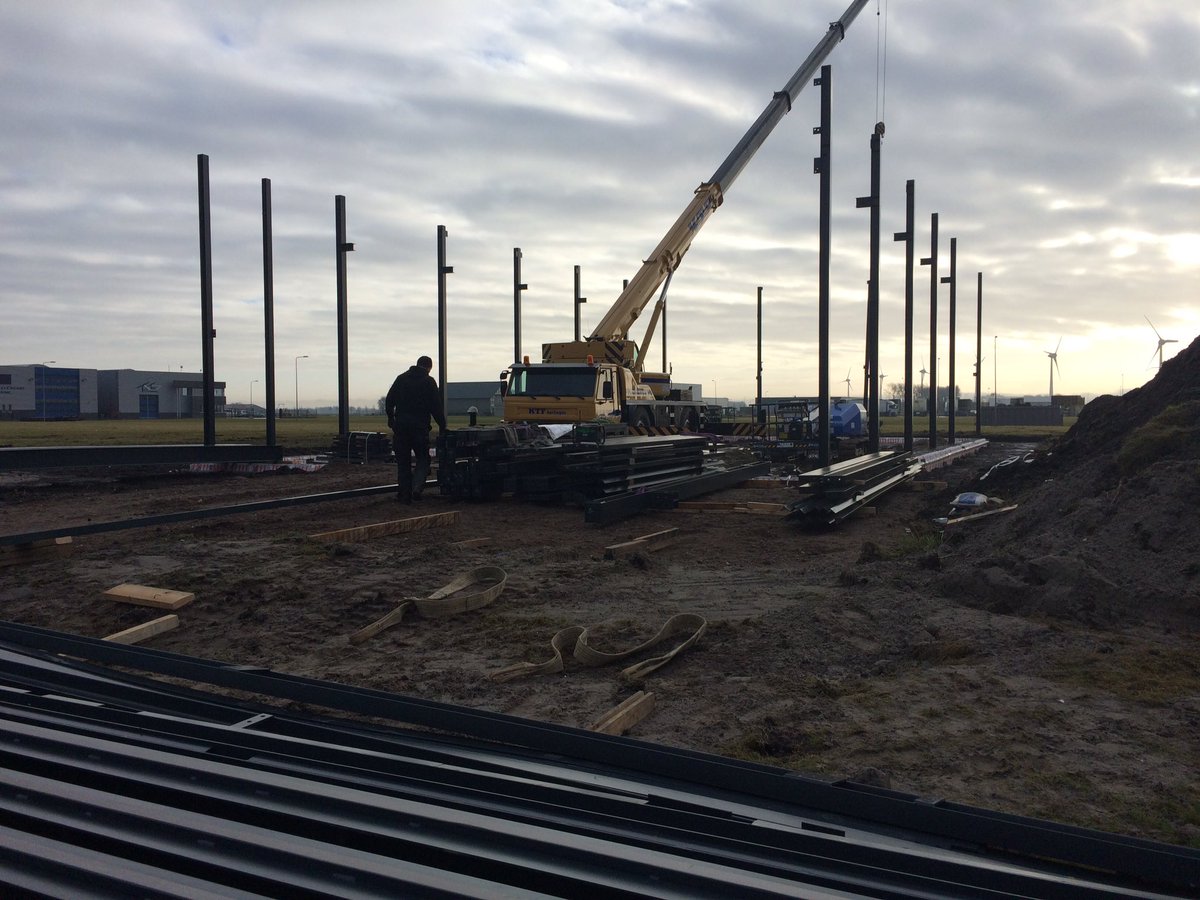 Kolommen staan voor nieuwbouw  <a href="/comint_urk/">@comint</a>