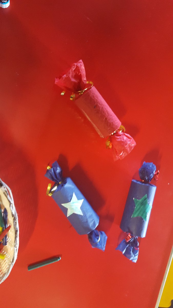 carlarobe_21's tweet photo. Making crackers with the children, Little message and a sweet inside! @WeAreSUGM @Jimbentley10 @JNicholson82 @line_monkey @paul27pearson https://t.co/A3iGFsR4ra