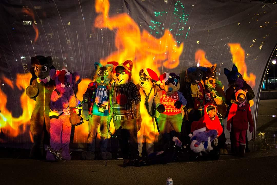 theDavieofX's tweet photo. The holiday photo shoot went terribly terribly wrong! #yiffinhell #festivefire #burningfur #christmasmiracle https://t.co/Rst3UqPEZ4
