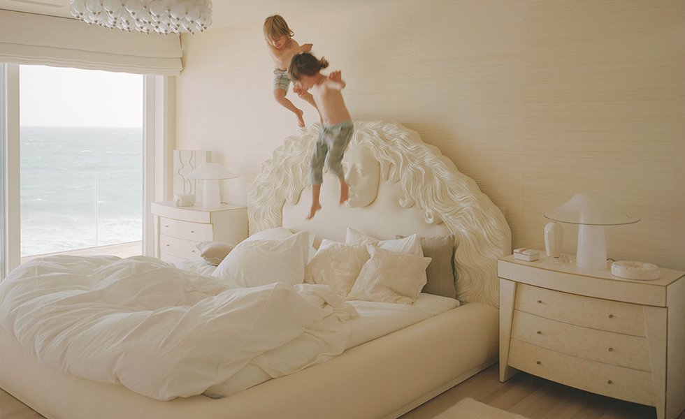 AnnaFioradesign's tweet photo. Kelly Wearstler's Dreamy Malibu Beach House @kellywearstler 
#interiordesign #design #bedroom #whitebedroom #inspiration #whiteflat #decor https://t.co/nzBIFFmWrY