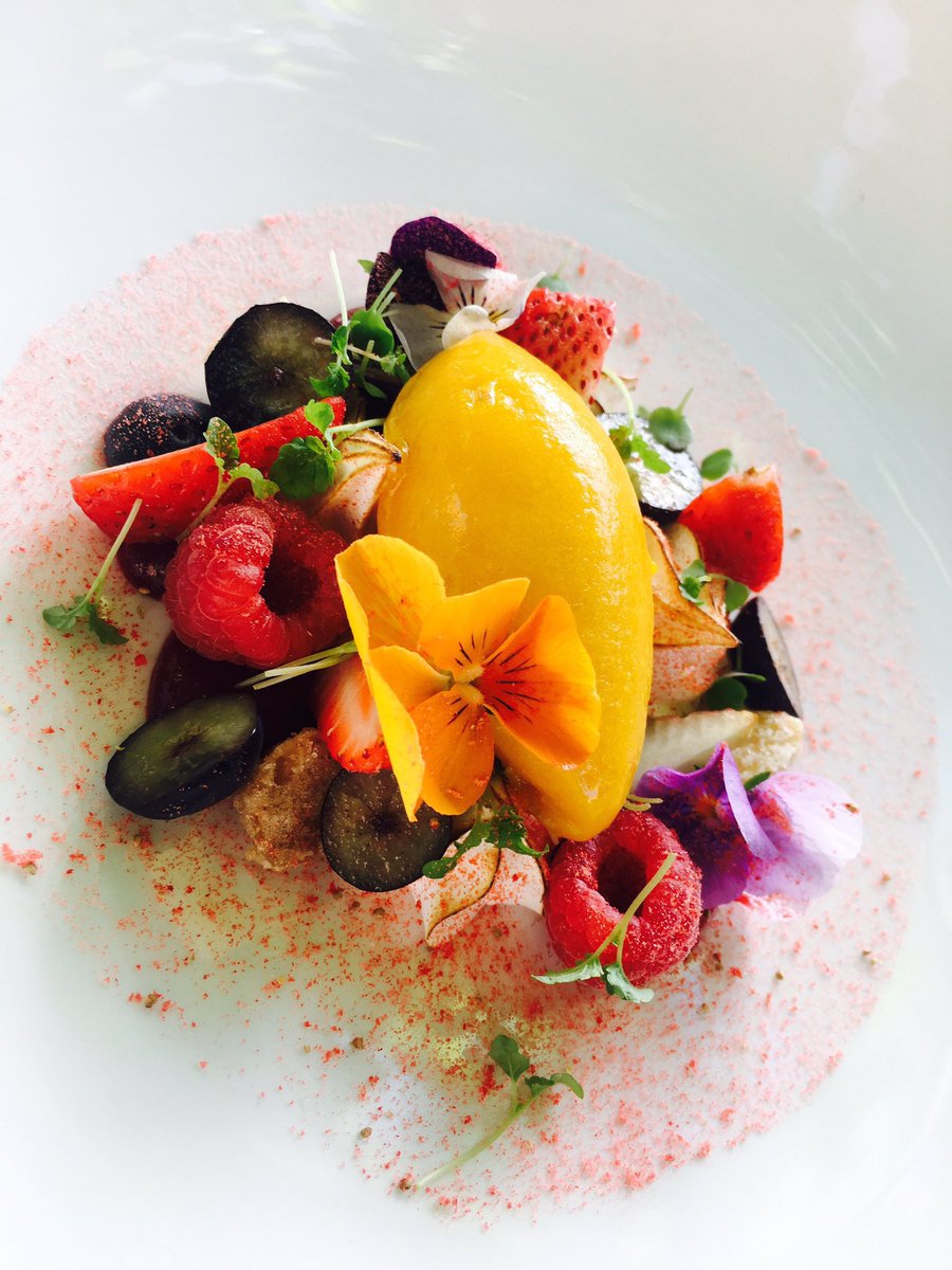 jeremiewines's tweet photo. @chefalandawes new dessert (meringue, mango, fresh berries) paired @yalumba #Christobel's #Moscato is a treat for summer days or to remember https://t.co/FocbEP62rh