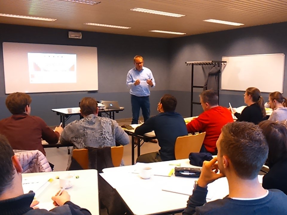 Workshop sociale media in de klas <a href="/gemeenteAalter/">Gemeente Aalter</a> en <a href="/StadDeinze/">Stad Deinze</a> met <a href="/slk8500/">Stefaan Lammertyn</a>