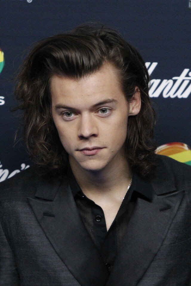 best harry pics on Twitter: "Blue Carpet at the 40 Principales Awards