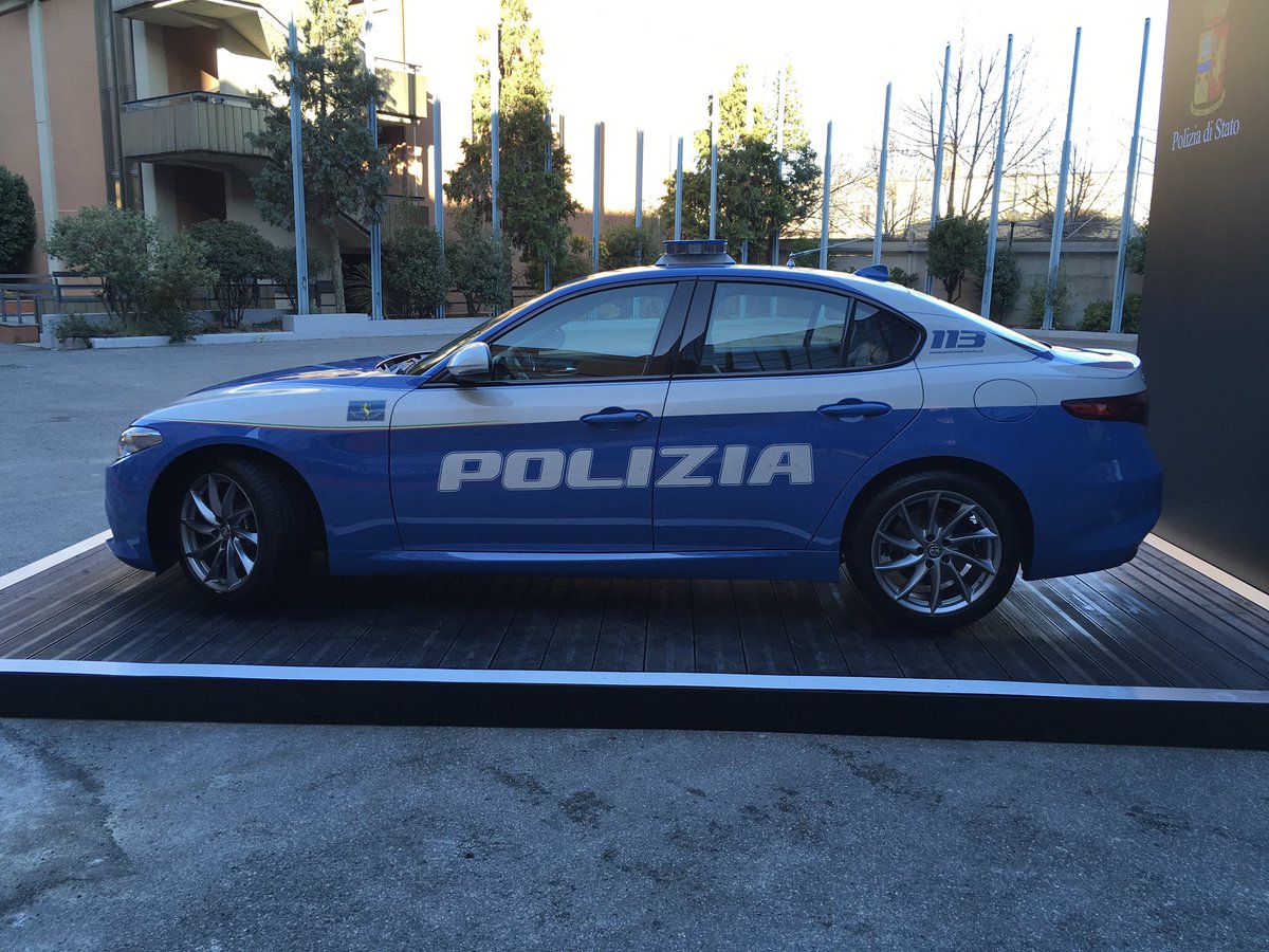 Polizia di stato on twitter: presentata la nuova giulia veloce ... Stato di pulizia