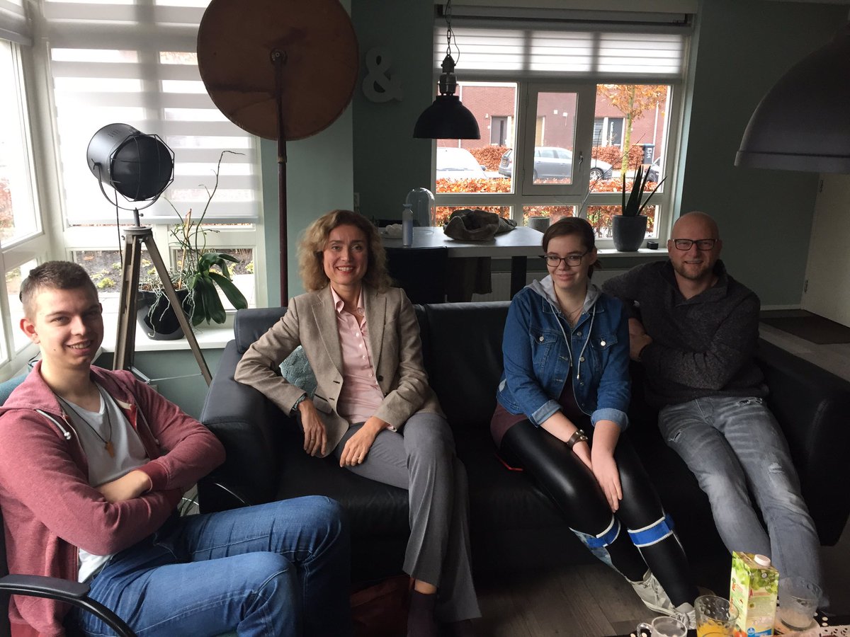 Vera_Bergkamp's tweet photo. 👍🏻werkbezoek @sHeerenLoo #Emmeloord. Met dank aan @MarcoLeeuw1 voor de organisatie! Openhartige gesprek met bewoners &amp; begeleiders! Dank! https://t.co/Wt44cHO91T