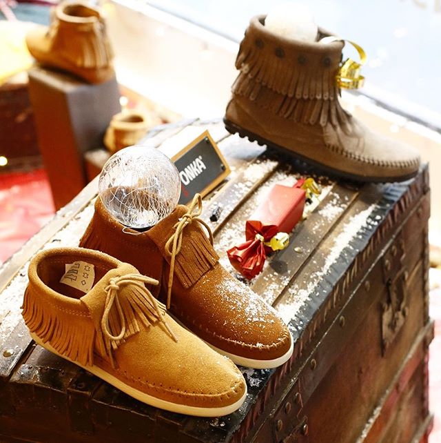 mythicbrands's tweet photo. Notre boutique vous accueille pour vos achats de Noël au 102 rue de Rennes. #minnetonka #creepers https://t.co/rzvluBGkhc