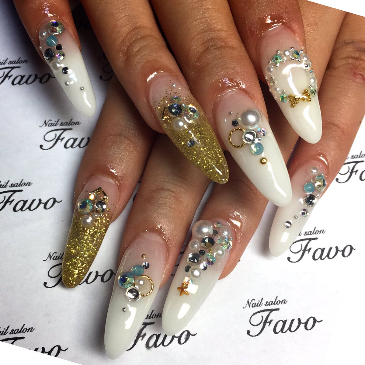 Nail Salon Favo בטוויטר ベーシックコース 5000 ホワイトネイル 年に一度のクリスマスネイル パールなツリーとリースが 大人気です 冬ネイル Nail 大阪 ミナミ 長堀 ネイルサロン ジェルネイル スカルプ ロングネイル Nailsalonfavo T Co