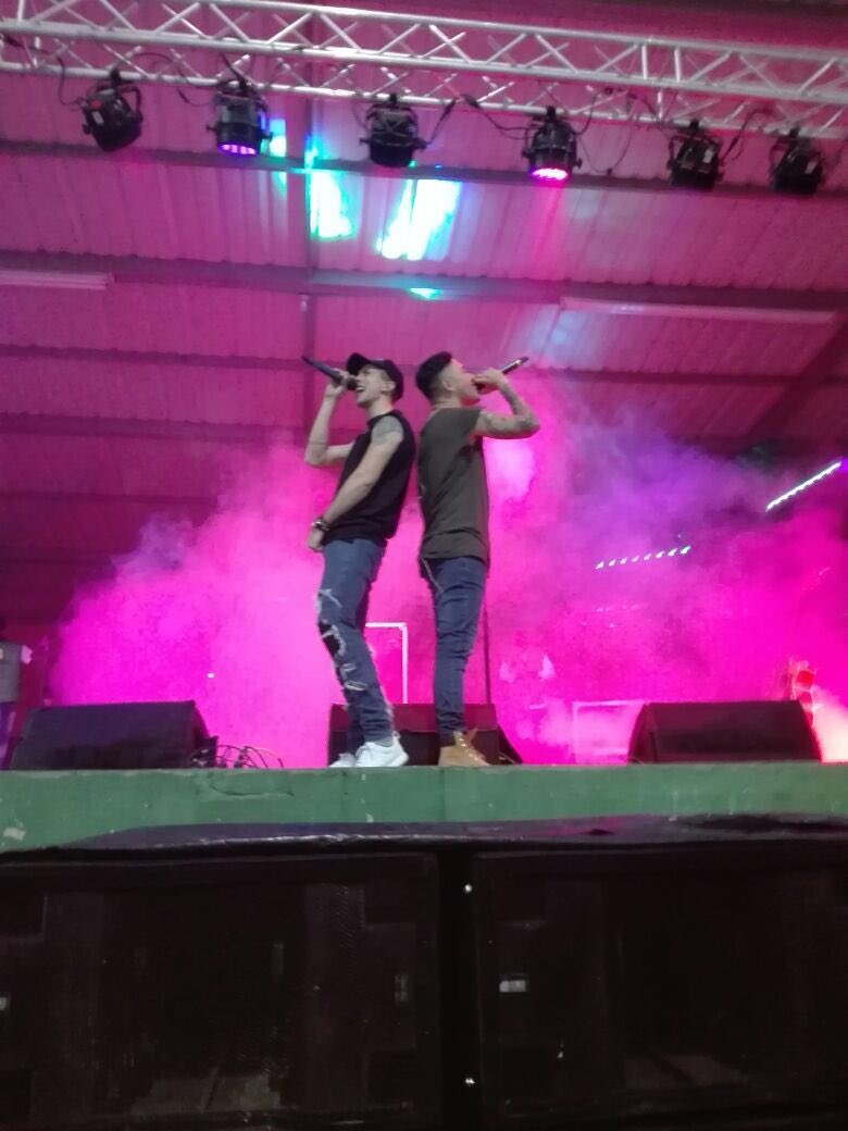 Pasabordistasbt's tweet photo. Hoy es otro lunes de #PsbFanDay , ¡y adivinen qué! Los amamos con todo el corazón , son nuestro motor @PASABORDO https://t.co/ZUTjBZ1aew