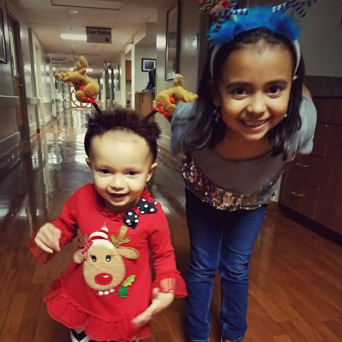 XtinaFiles's tweet photo. Gotta love these two cuties!!😘😘 https://t.co/t8DrR4CiBP