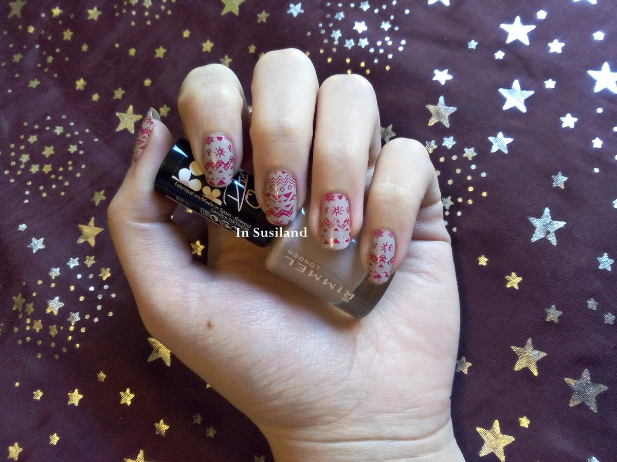 InSusiland's tweet image. Lunes con un #nailart con las placas de #konad preciosas para estas fechas navideñas! #insusiland insusiland.blogspot.com.es/2016/12/estamp…