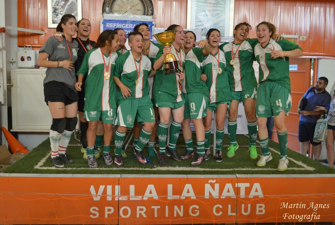 UafXxi's tweet photo. Acá están los campeones :
1ra Masc. Villa la  Ñata
4ta "  Estrella de Boedo
1ra Fem Camioneros
Gracias a todos por participar de este torneo https://t.co/zQ3qD7GBJl
