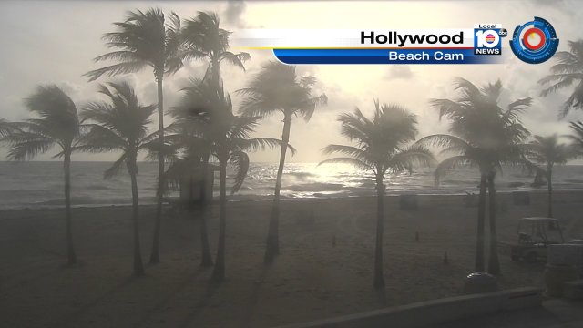 A bit more sunshine begins to return today but still the chance for showers across #SouthFlorida #Flwx https://t.co/ivrMMW3CFp