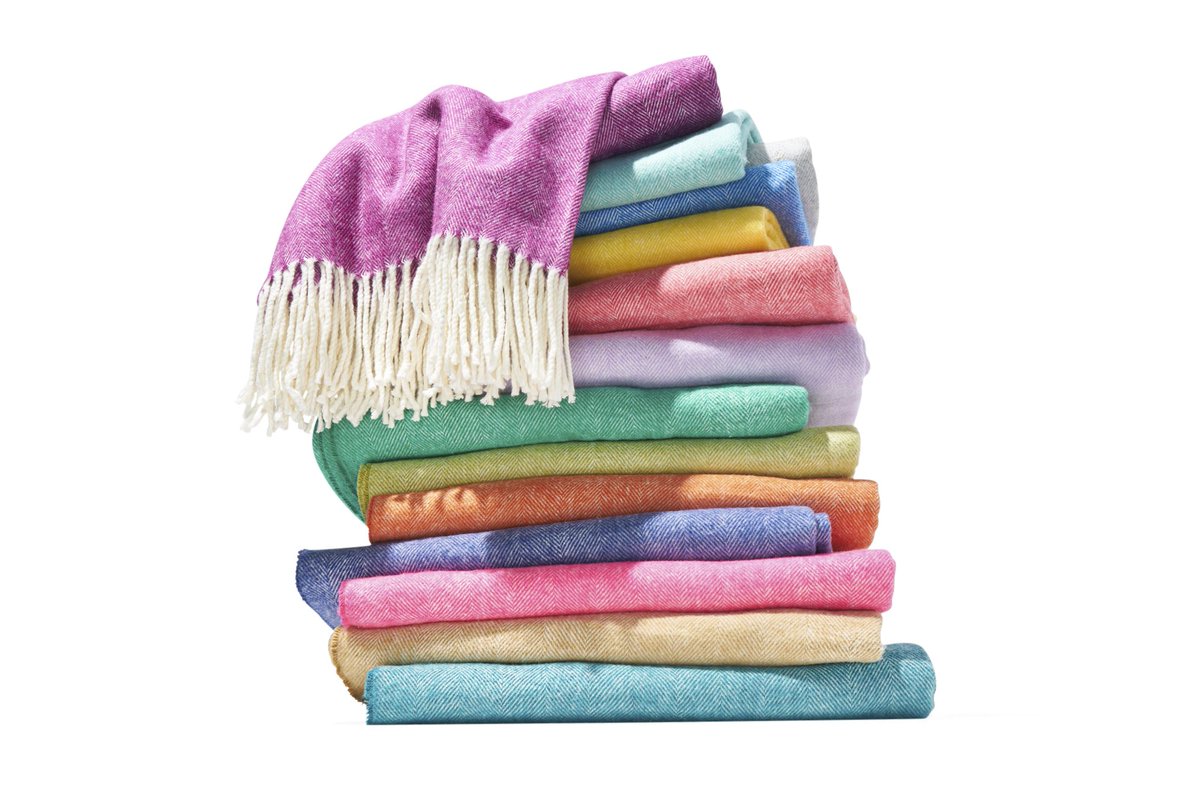 TheRealAdamSays's tweet photo. "I can't believe its not cashmere!"These @LandsDownunder throws are so soft and affordable you'll want one in every color! #FavoriteThings16 https://t.co/4qxZDM5hKJ