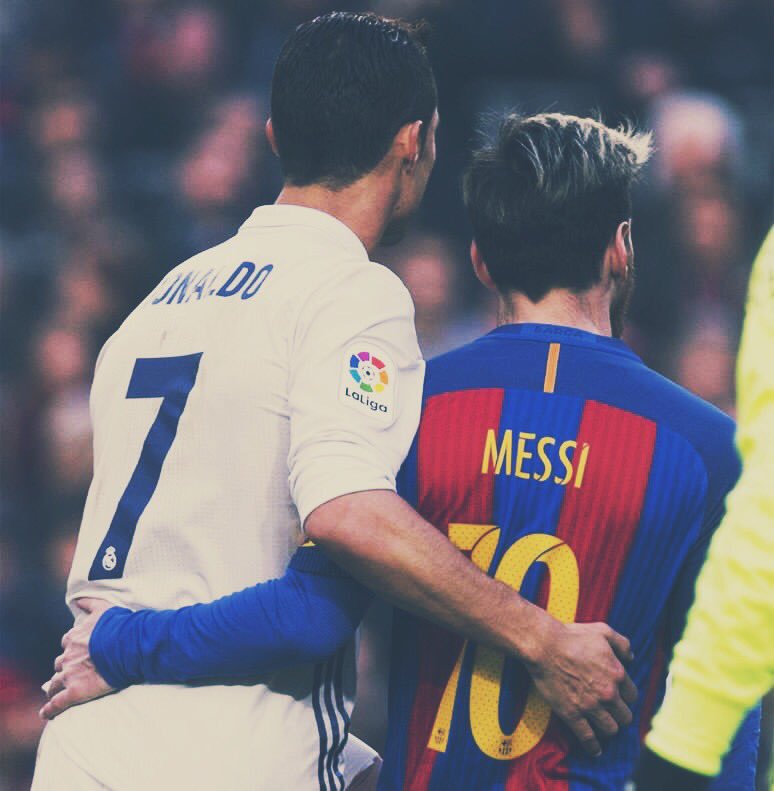 HTE__Sports's tweet image. BOLA DE OURO

08 - Cristiano
09 - Messi
10 - Messi
2011 - Messi
2012 - Messi
2013 - Cristiano
2014 - Cristiano
2015 - Messi
2016 - Cristiano